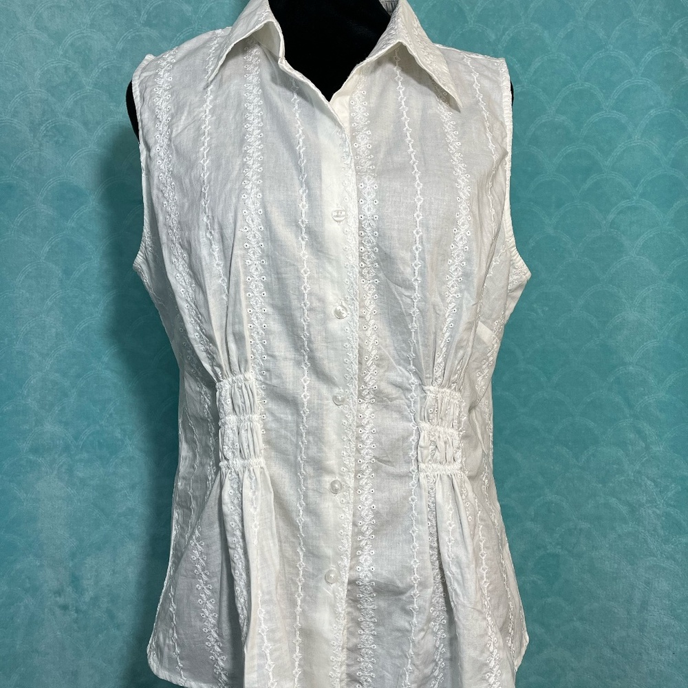Cato White Tone on Tone Eyelet Embroidered Blouse NWT Button Front Fitted Large
